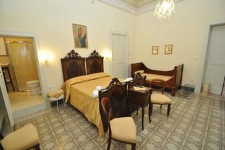 Room 6 of 21