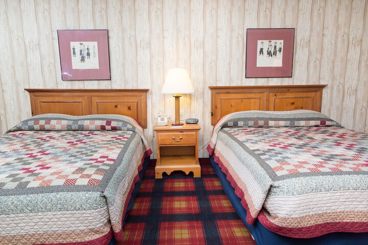 2 Queen Beds Refrigerator WiFi Continental Breakfast (6 of 7)