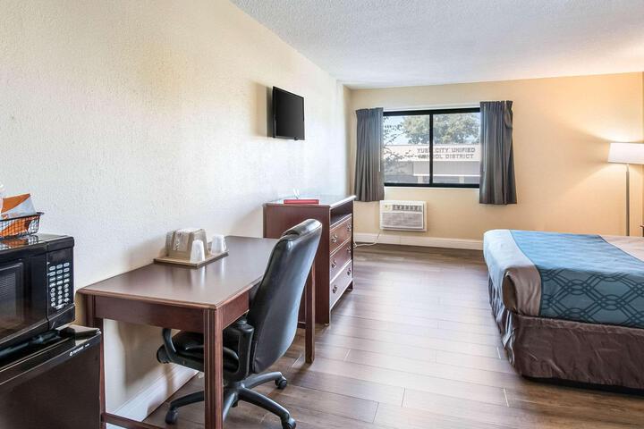 2 Double Beds (11 of 11)