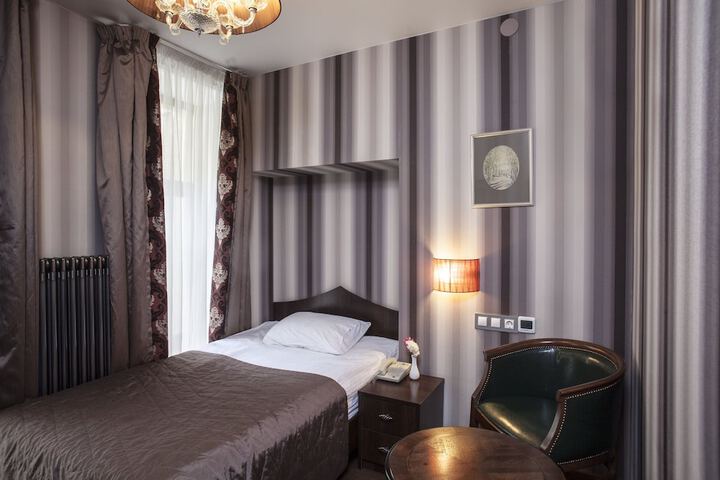 Room 4 of 52