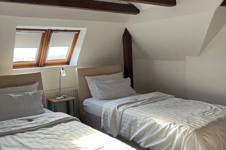 Room 28 of 85