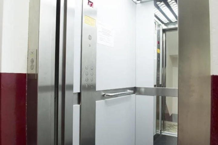 Room 13 of 27