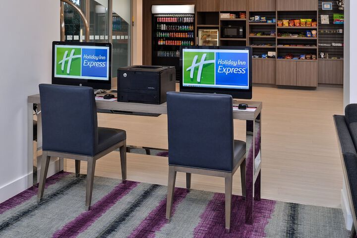 Lobby lounge