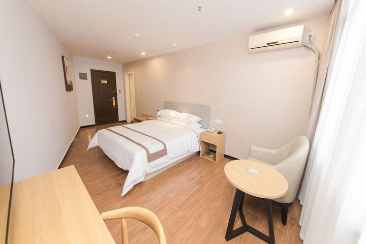 Room 6 of 31