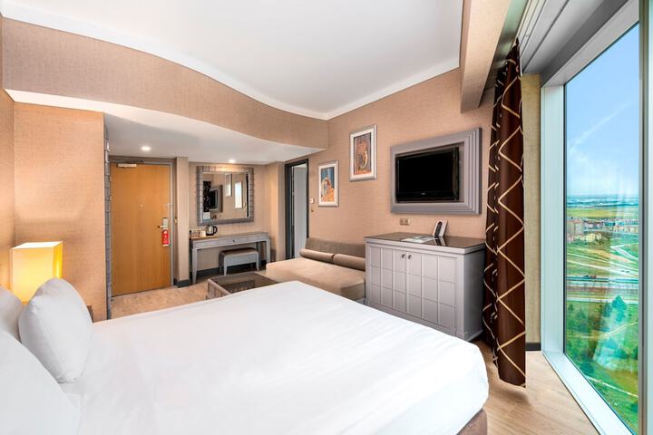 Room 32 of 95