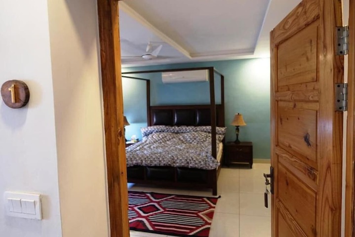 Room 8 of 28