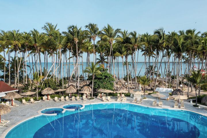 Hotel with Pool