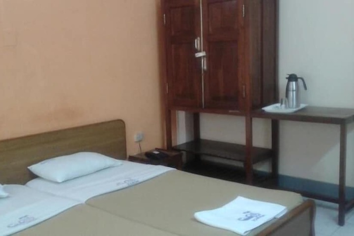 Room 14 of 27