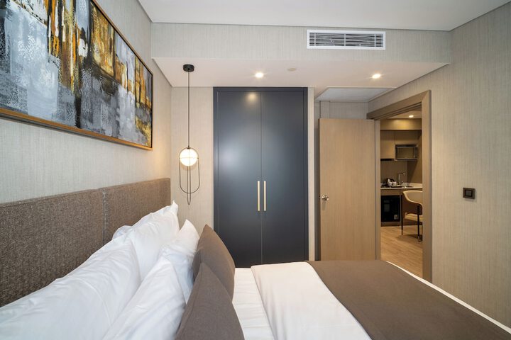 Room 42 of 170