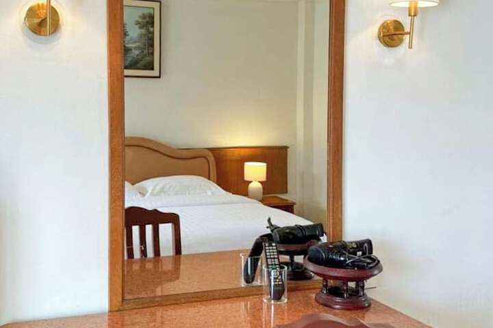 Room 4 of 57