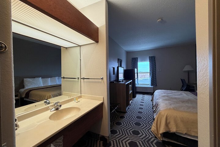 Room 6 of 27