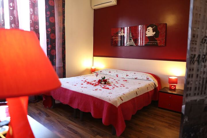 Room 4 of 28