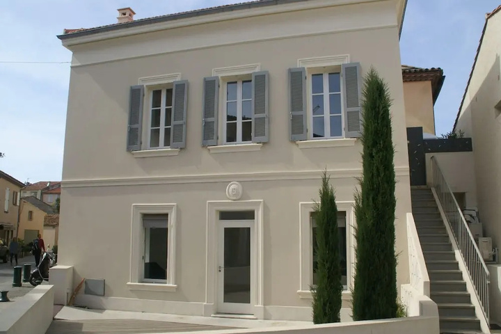 Lavish Holiday Home in Saint-tropez Near Beach