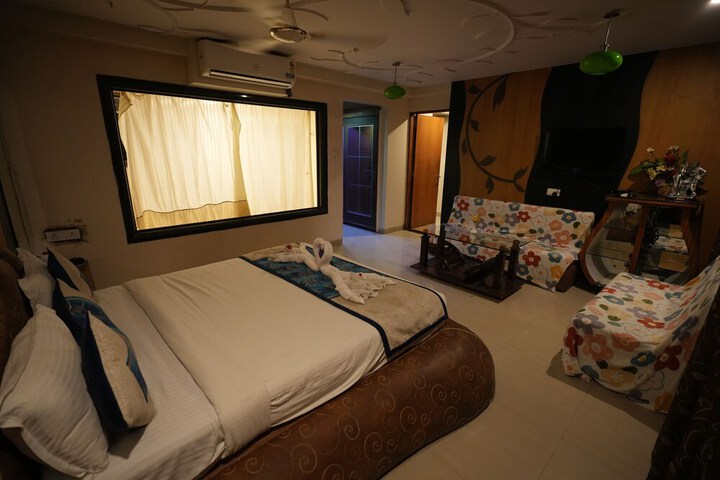 Room 9 of 34
