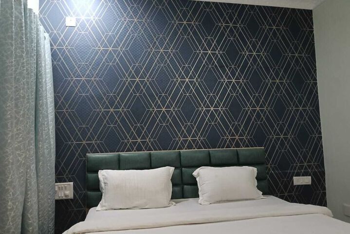 Room 15 of 43