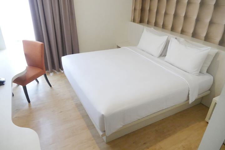 Room 10 of 29