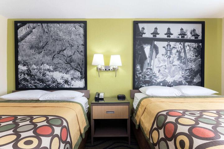 1 Queen Bed (6 of 11)