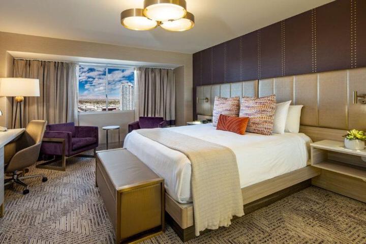 Accessible King Size Bed (46 of 50)