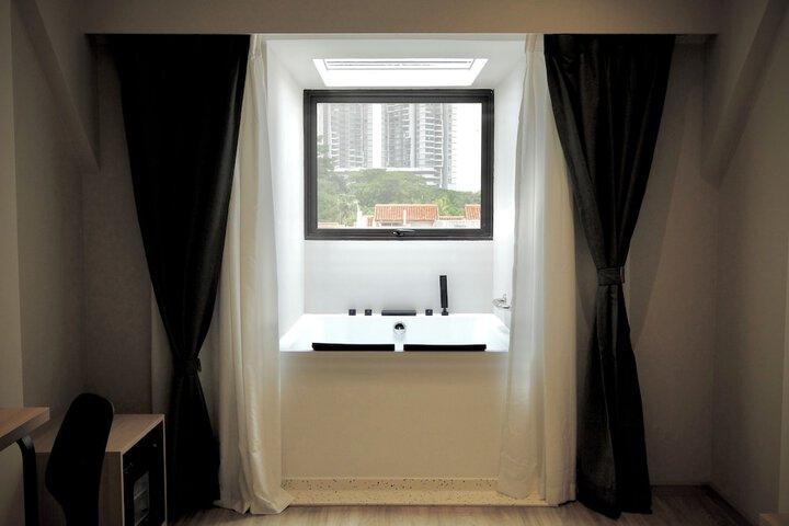 Room 100 of 112