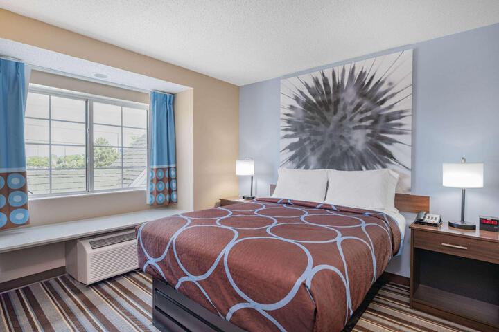 1 Queen Bed (18 of 18)