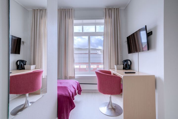 Room 6 of 17