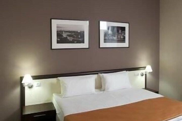 Room 17 of 65
