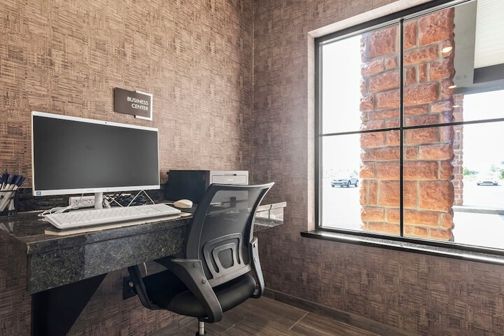 Business Center 75 of 84