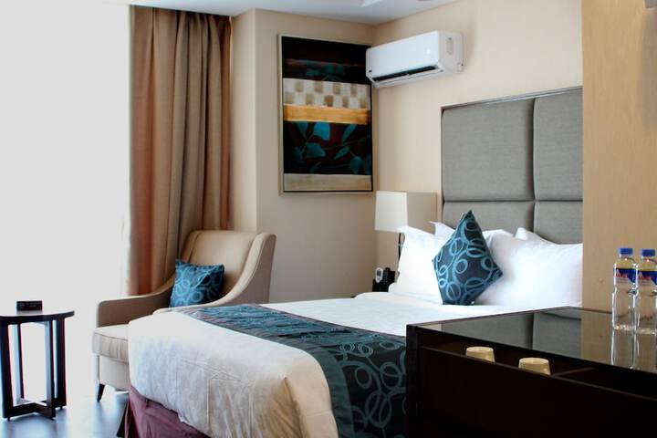 Room 4 of 69