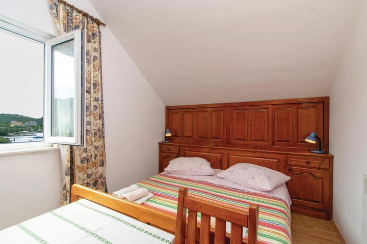 Room 4 of 20