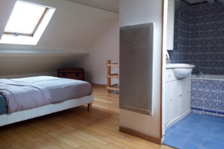 Room 7 of 9