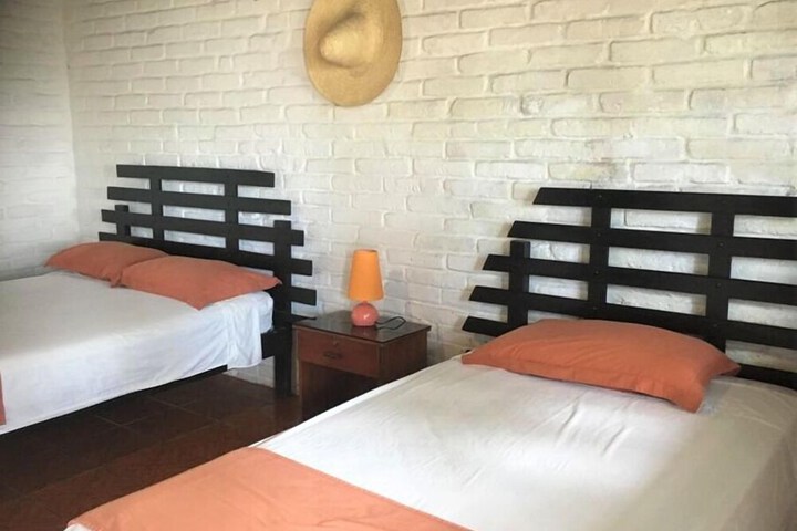 Room 16 of 38