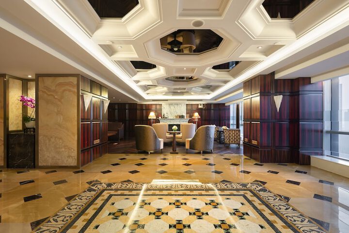 Entrance & Lobby