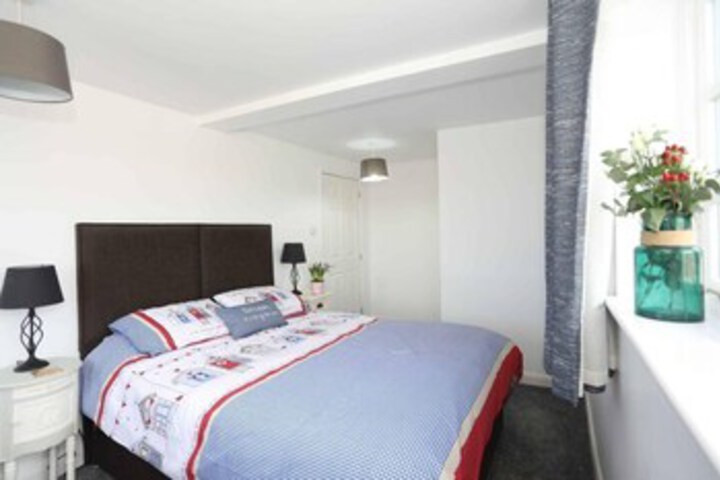 Room 27 of 34
