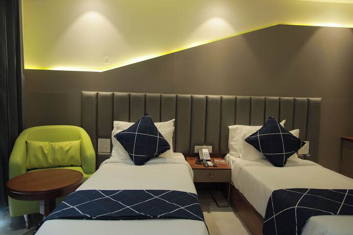 Room 13 of 36