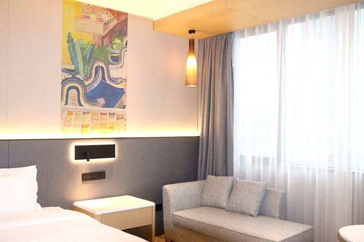 Room 8 of 86