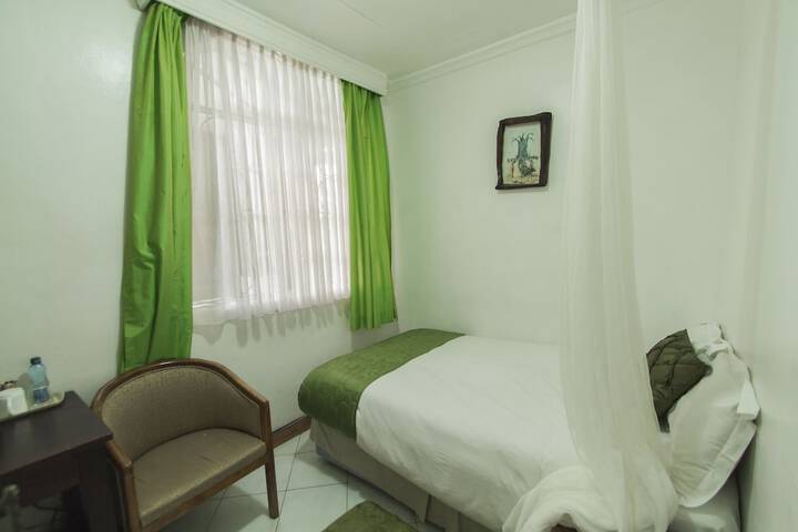 Room 16 of 40