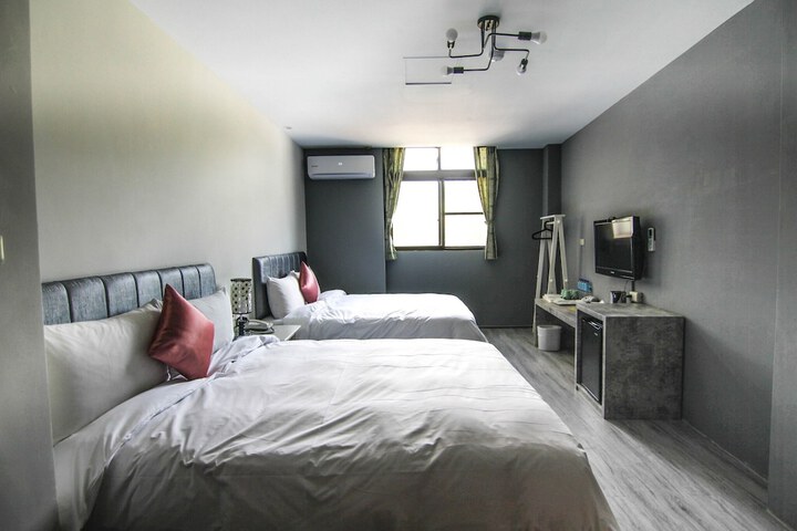 Room 16 of 48