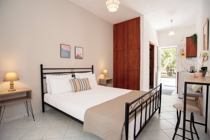 Room 2 of 73