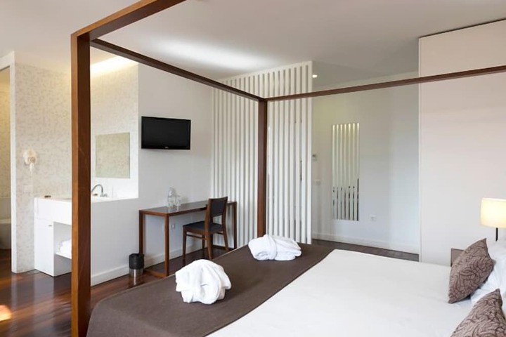 Room 13 of 31