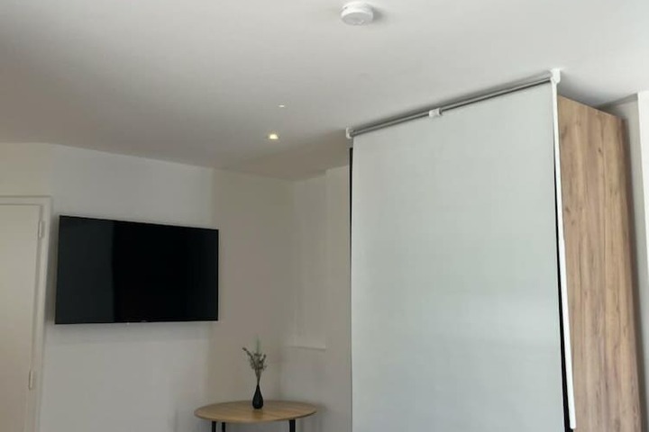 Room 2 of 69