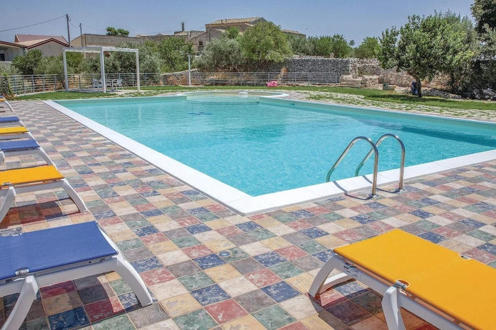 Pool 7 of 14