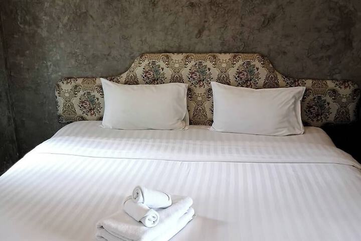 Room 5 of 31