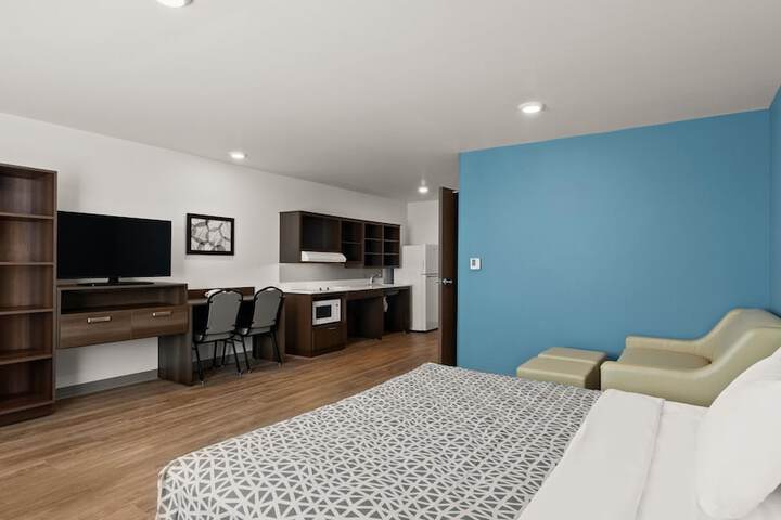 Room 6 of 28