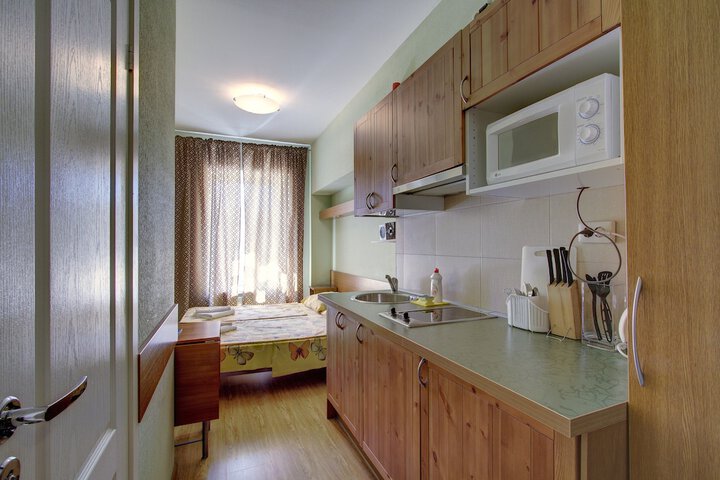 Room 10 of 27