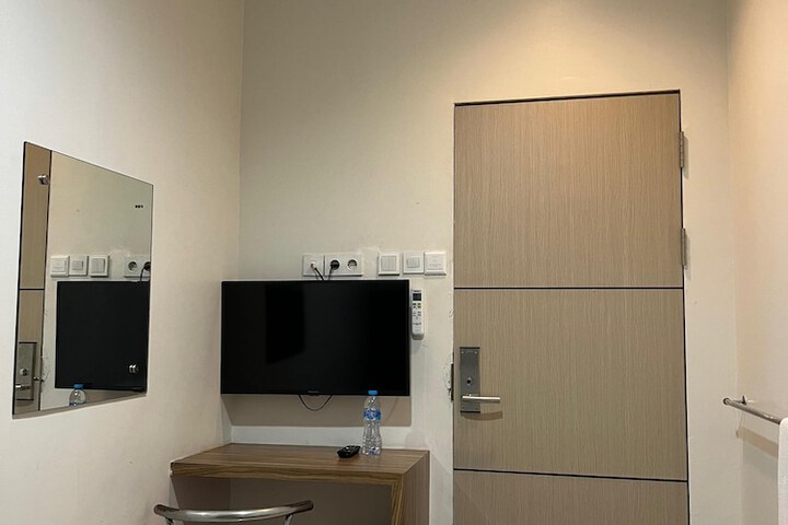 Room 6 of 20