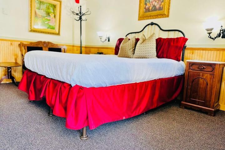 Deluxe Queen Bed (24 of 26)