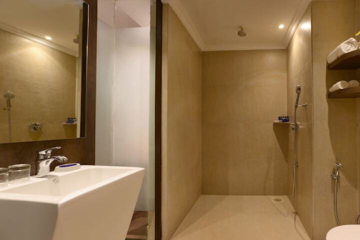 Room 16 of 34