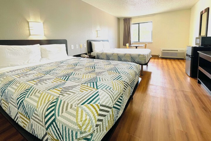 2 Queen Beds Micfridge (4 of 7)