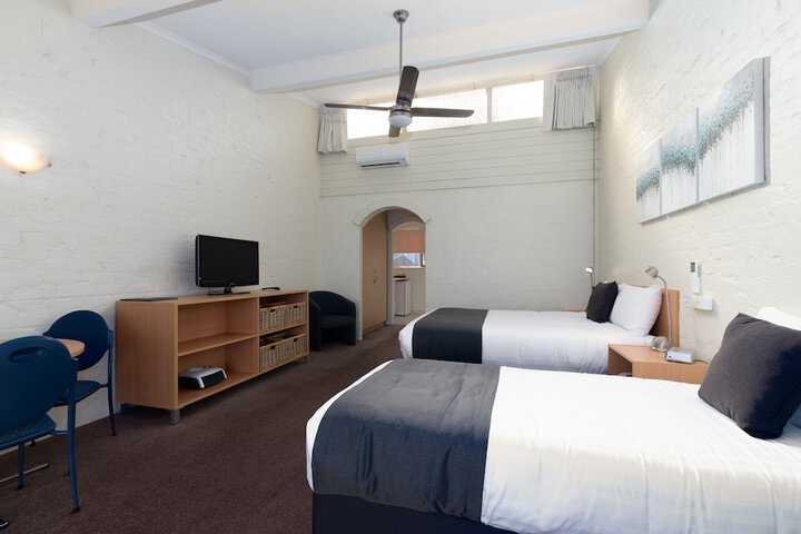 Room 2 of 53