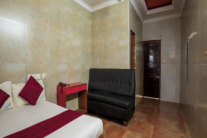 Room 8 of 18